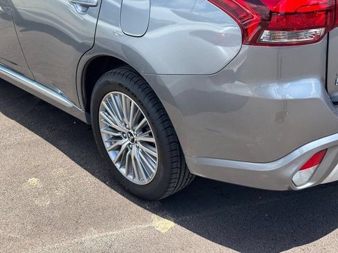 Used 2020 Mitsubishi Outlander 4WD Plug-In Hybrid image 19