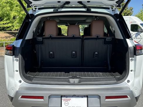 Certified 2025 Nissan Pathfinder Platinum FWD image 20