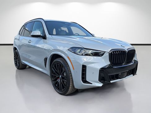 New 2026 BMW X5 xDrive40i w/ M Sport Package AWD/4WD image 1