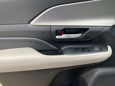 Used 2024 Toyota Grand Highlander XLE image 12