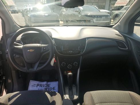 Used 2020 Chevrolet Trax LS FWD image 37