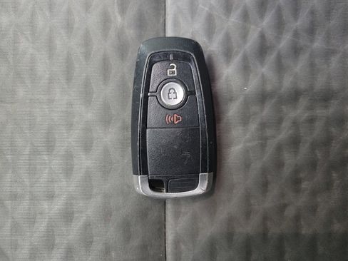 Used 2020 Ford Escape SE image 32