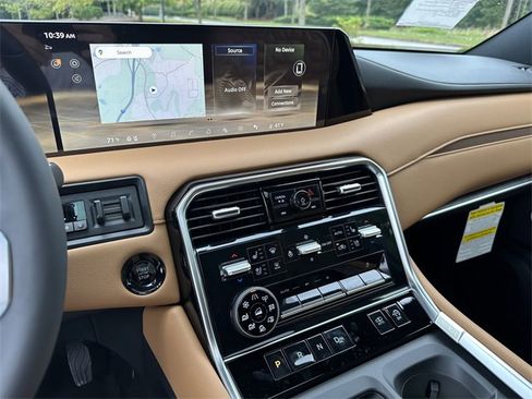 New 2025 Nissan Armada Platinum Reserve image 30