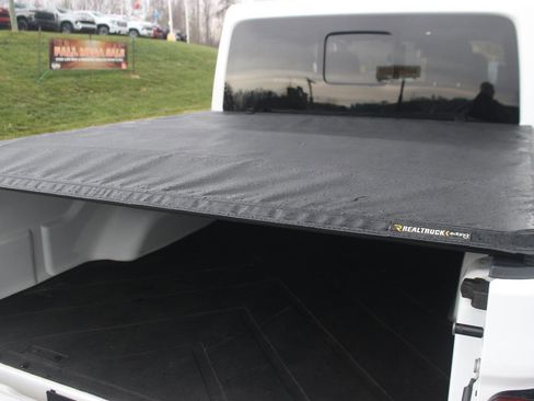 Used 2024 Jeep Gladiator Mojave image 13