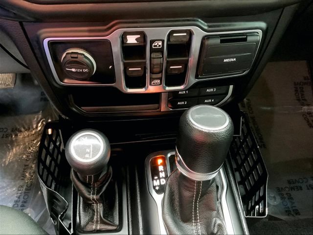 Used 2021 Jeep Gladiator Overland w/ Safety Group AWD/4WD image 35