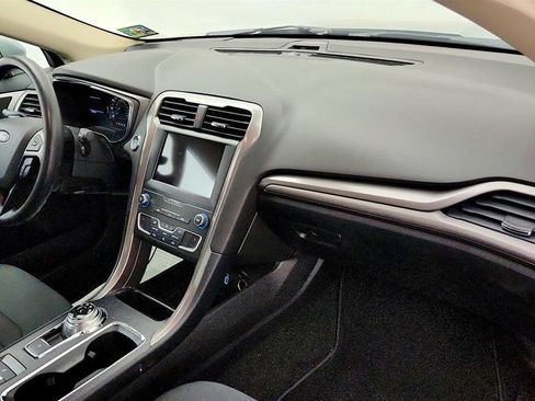 Used 2020 Ford Fusion SE FWD image 22
