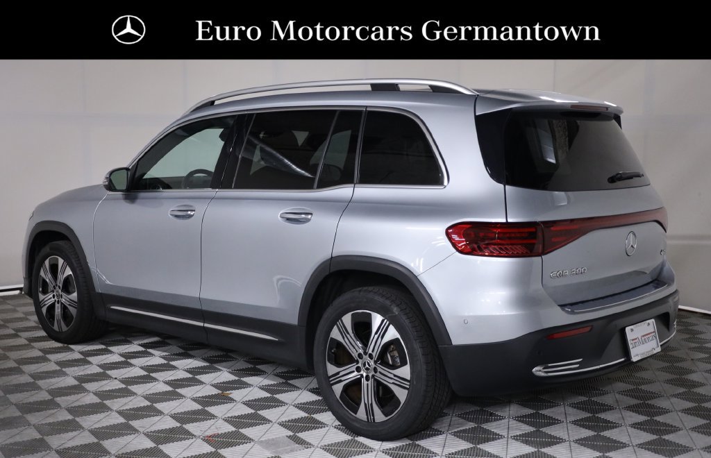 Used 2024 Mercedes-Benz EQB 300 4MATIC image 4