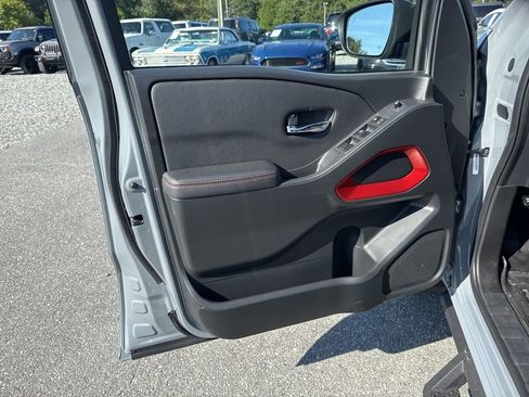 Used 2024 Nissan Frontier PRO-4X w/ Pro Convenience Package image 26