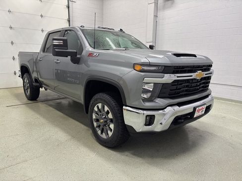 New 2026 Chevrolet Silverado 3500 LT image 2