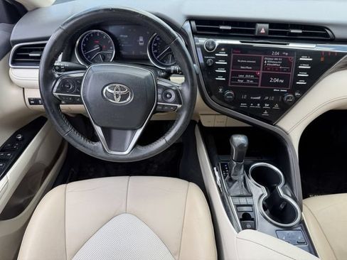 Used 2020 Toyota Camry XLE FWD image 12