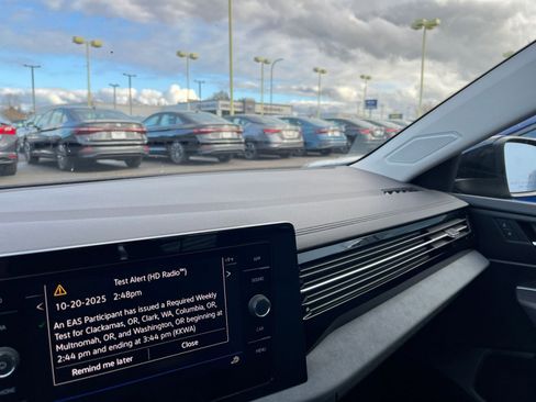 Used 2025 Volkswagen Jetta SE image 35