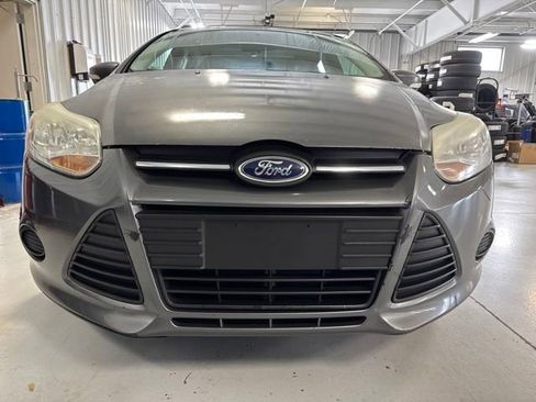 Used 2014 Ford Focus SE w/ SE Winter Package FWD image 25