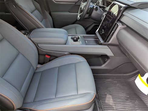 New 2026 GMC Acadia AT4 w/ Super Cruise Package image 19