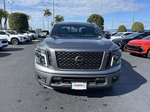 Used 2019 Nissan Titan SV w/ SV Convenience Package image 2