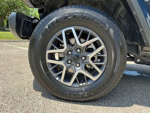 Used 2025 Jeep Wrangler Unlimited Sahara AWD/4WD image 17