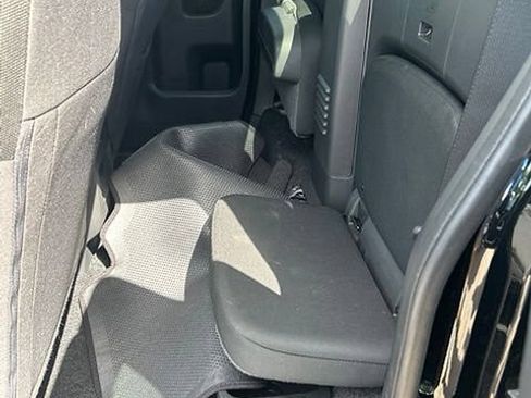 Used 2025 Nissan Frontier SV RWD image 12