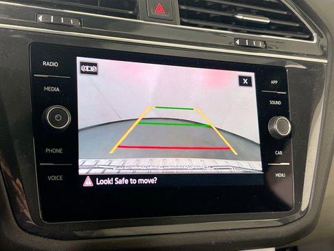 Used 2022 Volkswagen Tiguan SE image 13