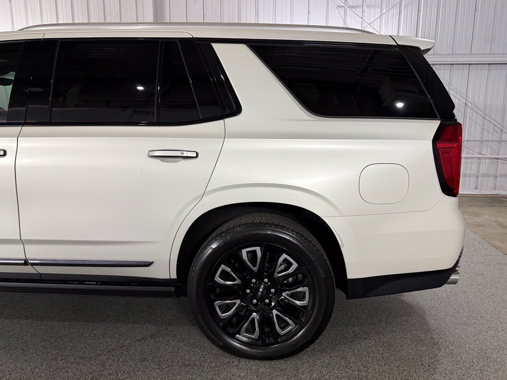 Used 2023 GMC Yukon Denali Ultimate AWD/4WD image 12