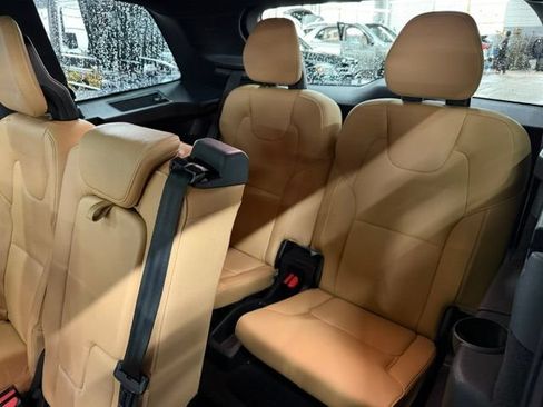 Used 2016 Volvo XC90 T6 Momentum w/ Momentum Plus Package AWD/4WD image 9