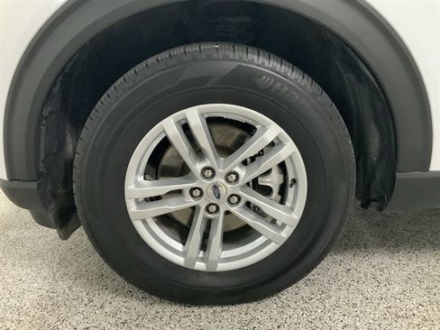 Used 2024 Ford Explorer XLT w/ Equipment Group 202A image 12