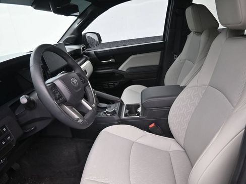 Used 2025 Toyota Tacoma Limited AWD/4WD image 12