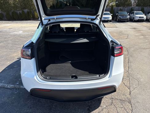 Used 2023 Tesla Model Y Performance image 23