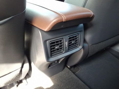 Used 2024 Toyota Venza XLE image 8