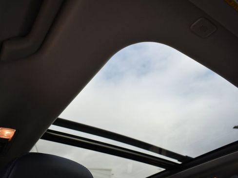 Used 2023 Toyota Highlander Platinum image 10