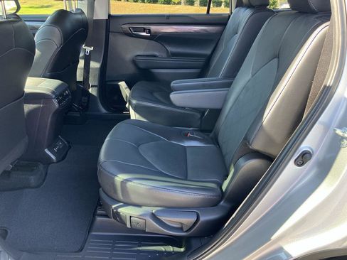 Used 2024 Toyota Highlander Platinum image 27