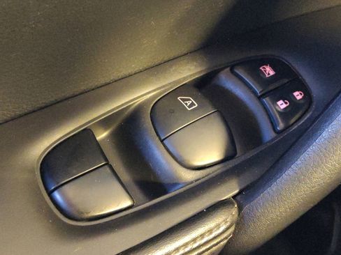 Used 2019 Nissan Rogue SV FWD image 33