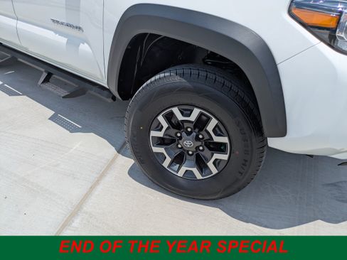 Certified 2022 Toyota Tacoma TRD Off-Road image 10