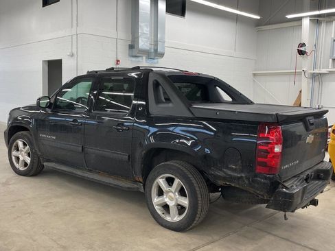 Used 2011 Chevrolet Avalanche LT image 11