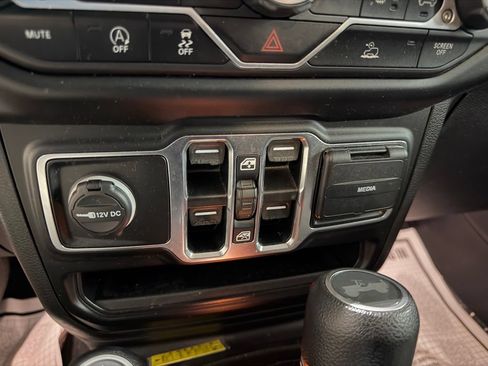 Used 2021 Jeep Wrangler Unlimited Sport AWD/4WD image 4