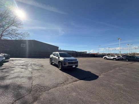 Used 2025 Chevrolet Equinox LT image 10