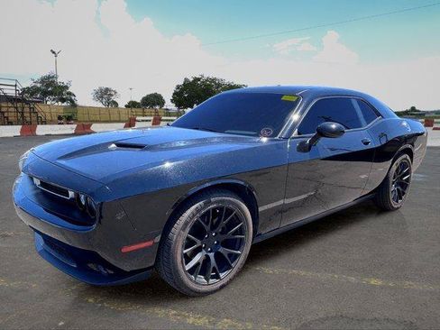 Used 2019 Dodge Challenger SXT RWD image 5