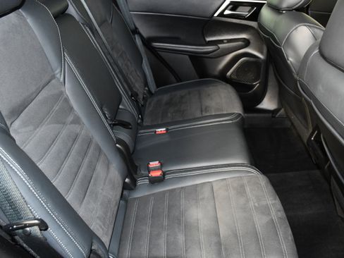 Used 2023 Mitsubishi Outlander SE AWD/4WD image 44
