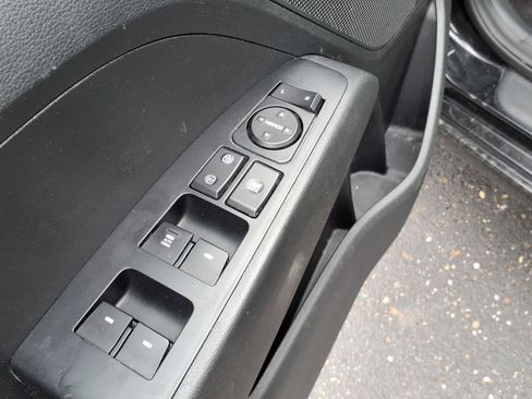 Used 2019 Hyundai Elantra SE w/ Cargo Package FWD image 8