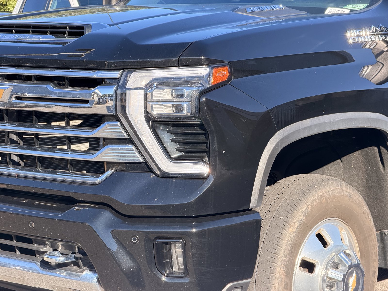 Used 2024 Chevrolet Silverado 3500 High Country w/ High Country Premium Package AWD/4WD image 8
