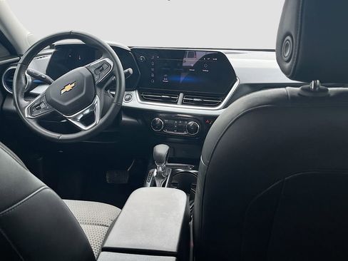 Used 2024 Chevrolet Trax LT w/ Driver Confidence Package FWD image 22