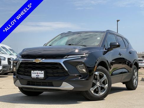 Used 2024 Chevrolet Blazer LT w/ Convenience Package AWD/4WD image 2