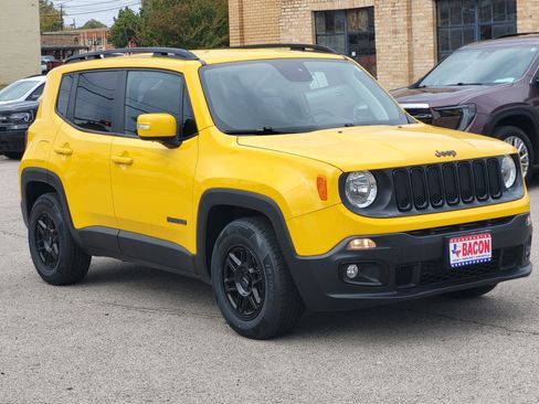 Used 2018 Jeep Renegade Altitude image 3