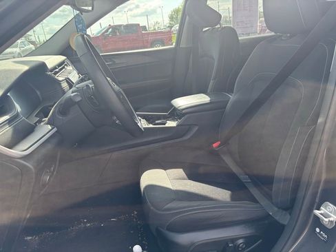 Used 2023 Jeep Grand Cherokee L Laredo w/ Luxury Tech Group I AWD/4WD image 6