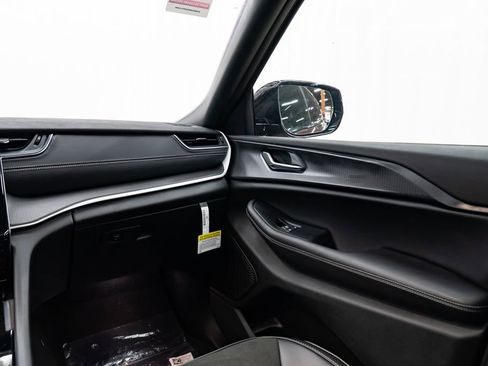 New 2025 Jeep Grand Cherokee 4WD image 11