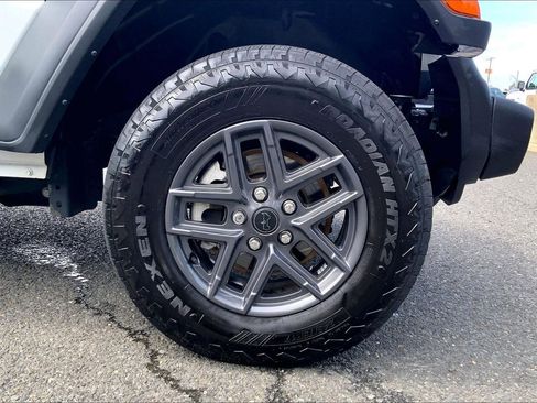 Used 2024 Jeep Wrangler Unlimited Sport AWD/4WD image 10
