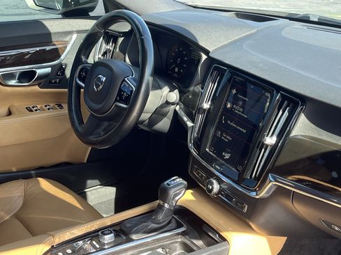 Used 2018 Volvo S90 T5 Momentum w/ Convenience Package FWD image 16