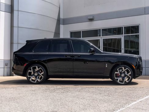 Certified 2025 Rolls-Royce Cullinan Black Badge w/ Leather Finishing Pack AWD/4WD image 5