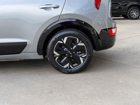 Used 2023 Kia Niro Wind w/ Wind Preserve Package image 31