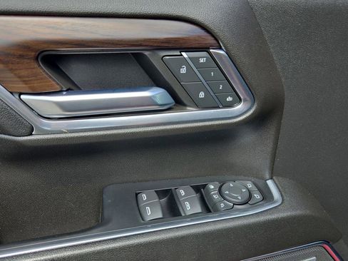 Used 2024 GMC Sierra 2500 SLT w/ SLT Premium Package image 33