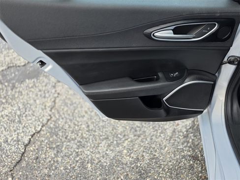 Used 2023 Alfa Romeo Giulia Sprint image 32