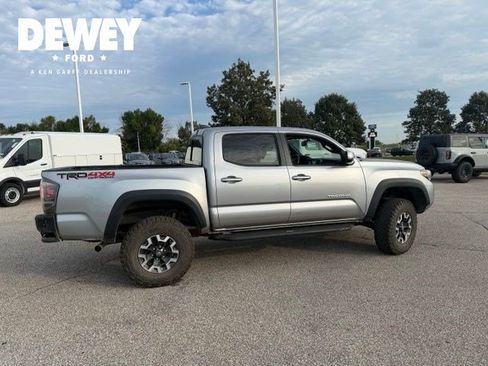 Used 2017 Toyota Tacoma TRD Off-Road w/ Tow Package (A/T) AWD/4WD image 15